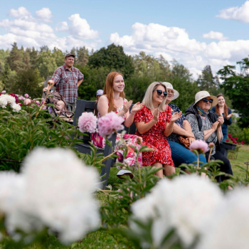 Lielāks foto