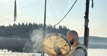 Lielāks foto